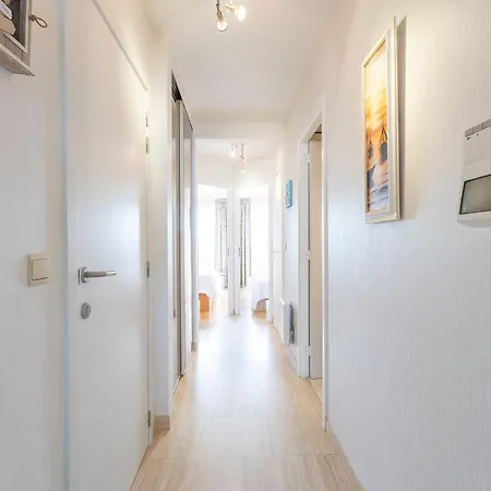 With 2 Bedrooms And Sea View 아파트 미들케르케