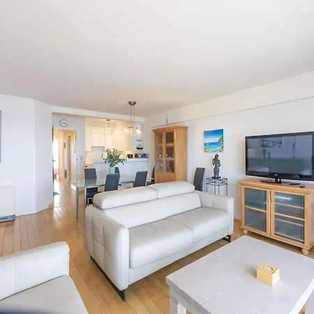 With 2 Bedrooms And Sea View *